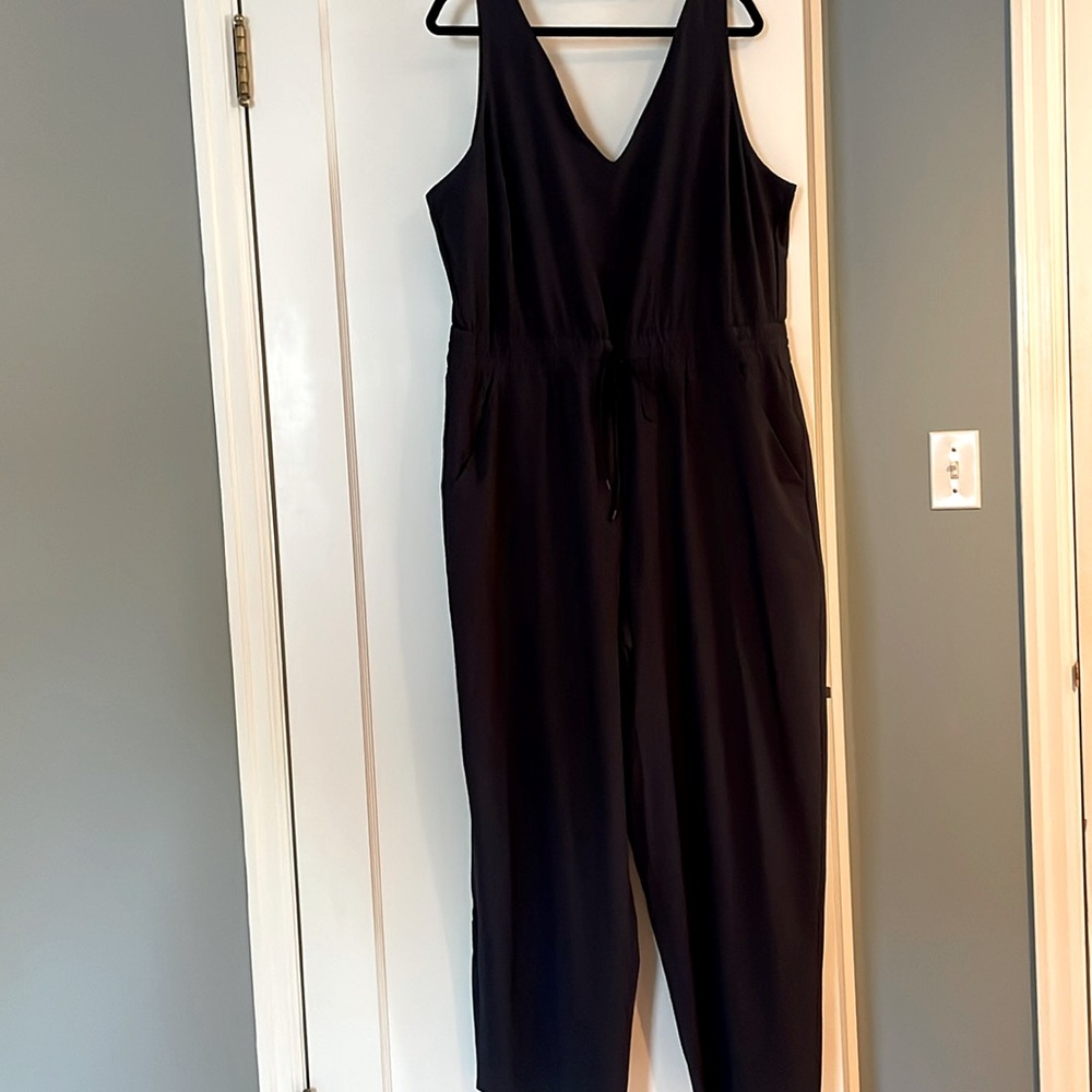 NWOT Athleta Avenue Jumpsuit in Navy